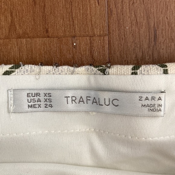 Zara women’s embellished mini skirt in white‎ - Picture 3 of 4